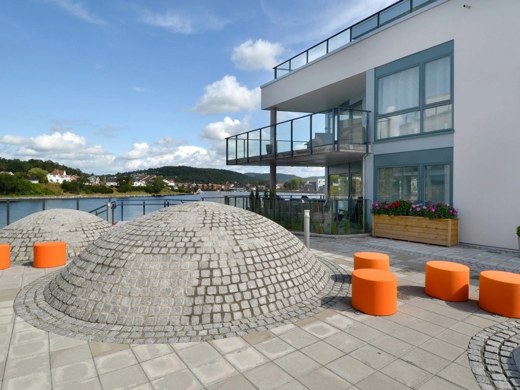 Belegg i stein på Øya i Porsgrunn