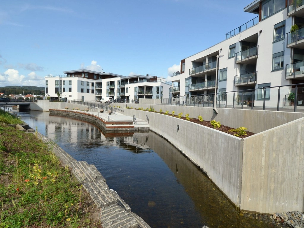 Beplantning langs bryggen på Øya Porsgrunn